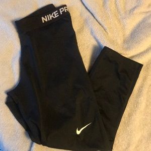 Nike pro cropped leggings